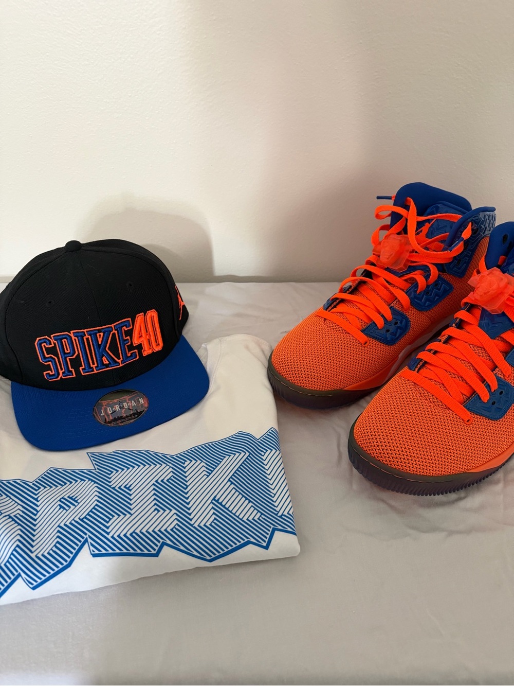 Jordan Spike Lee PE 40 Knicks Collab size 10.5, size L shirt with SnapBack